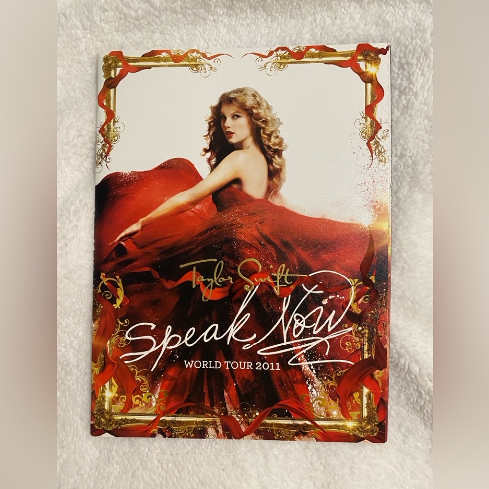 Taylor Swift Speak Now World Tour 2011 book. Poster not included.